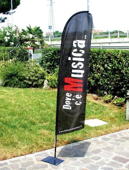 bandiere personalizzate a goccia e a vela